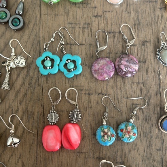 19 Pair of Earrings - Picture 7 of 8
